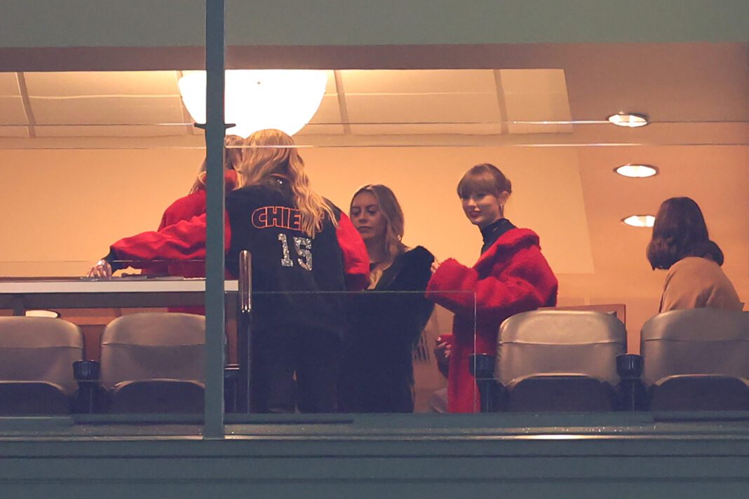 Taylor Swift Shows Support for Boyfriend Travis Kelce at Chiefs vs. Packers Game in Green Bay