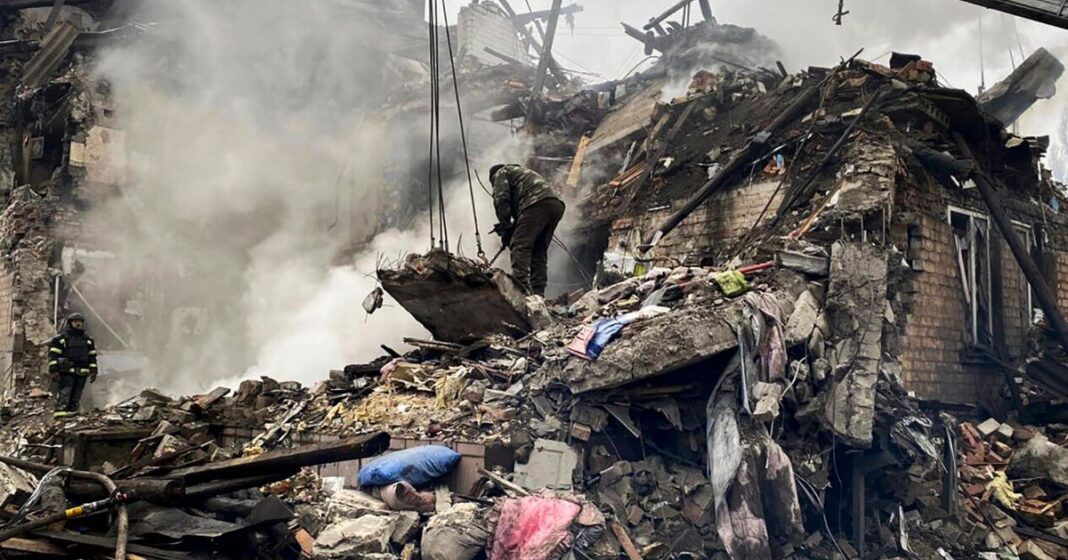 Ukraine’s Military Aid in Danger: White House Warns Congress