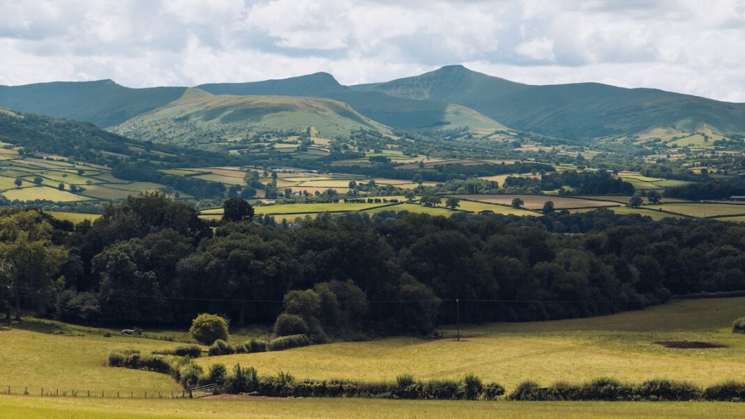 Experience the Culinary Delights of Bannau Brycheiniog, Wales