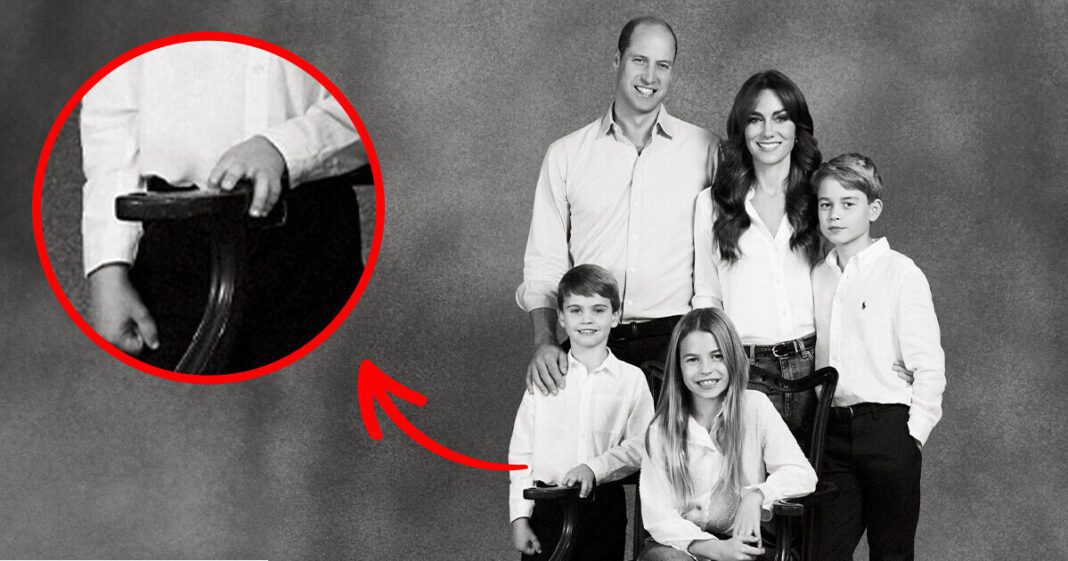 people-are-confused-by-one-detail-in-the-royal-familys-cozy-christmas-photo.jpg People Are Confused By One Detail in the Royal Family’s Cozy Christmas Photo
