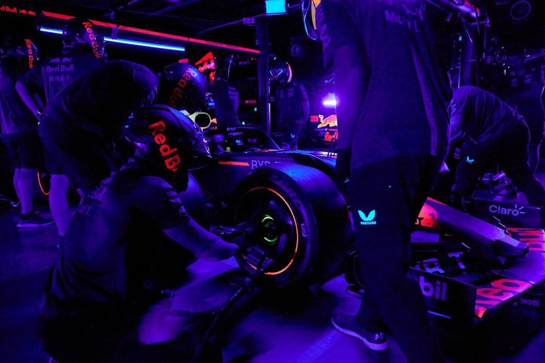 Red Bull’s Epic Achievement: First Ever F1 Pitstop in Complete Darkness