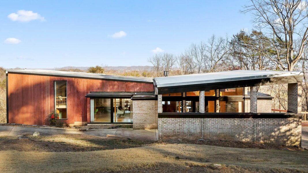 Why Buyers Can’t Get Enough of This 1957 Modernist Home in Chattanooga, TN