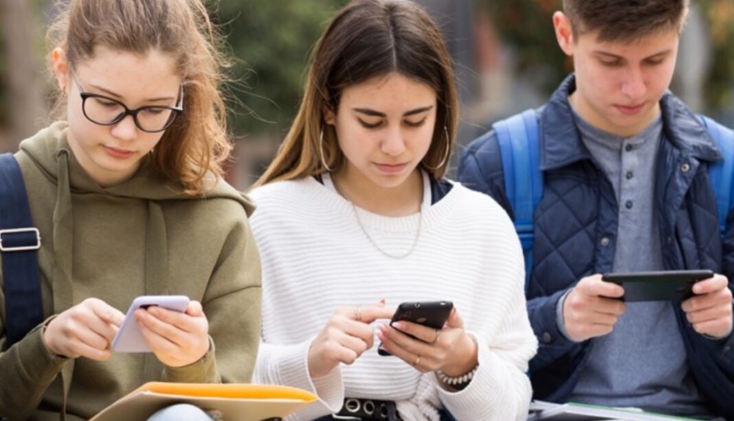 The New Gateway for Young Gamers: Smartphones Overtake Nintendo