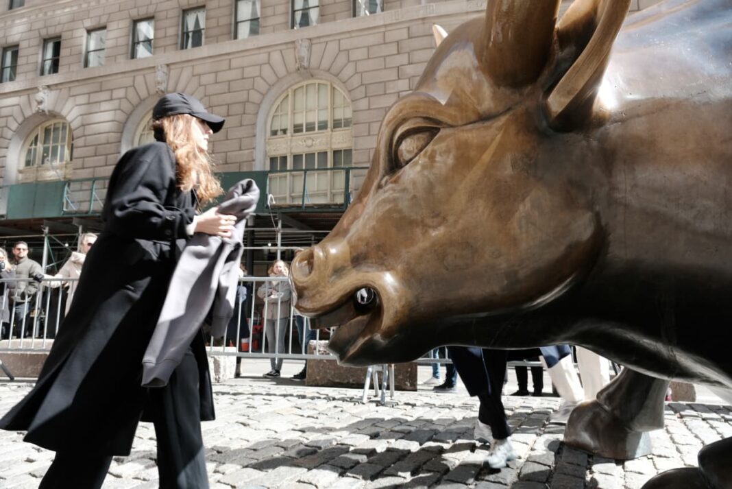 Soros Increases Investment in NY Community Bancorp as Stock Rebounds from 27-Year Lows