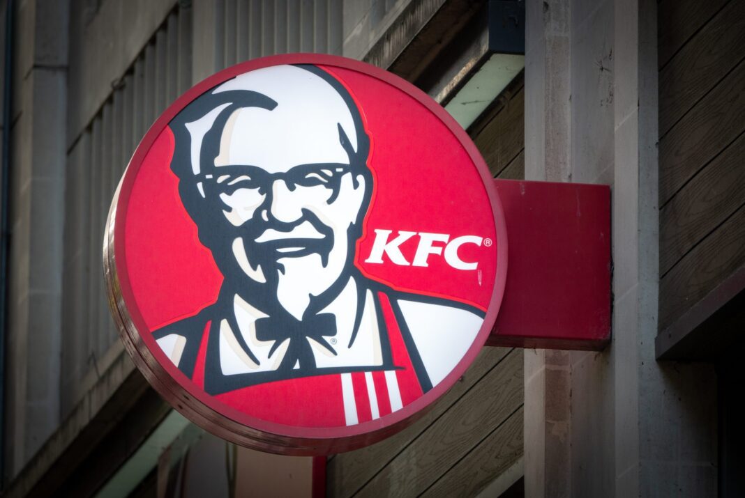 Introducing KFC’s Latest Creation: The Irresistible “Chizza” – Pizza and Fried Chicken Combo!