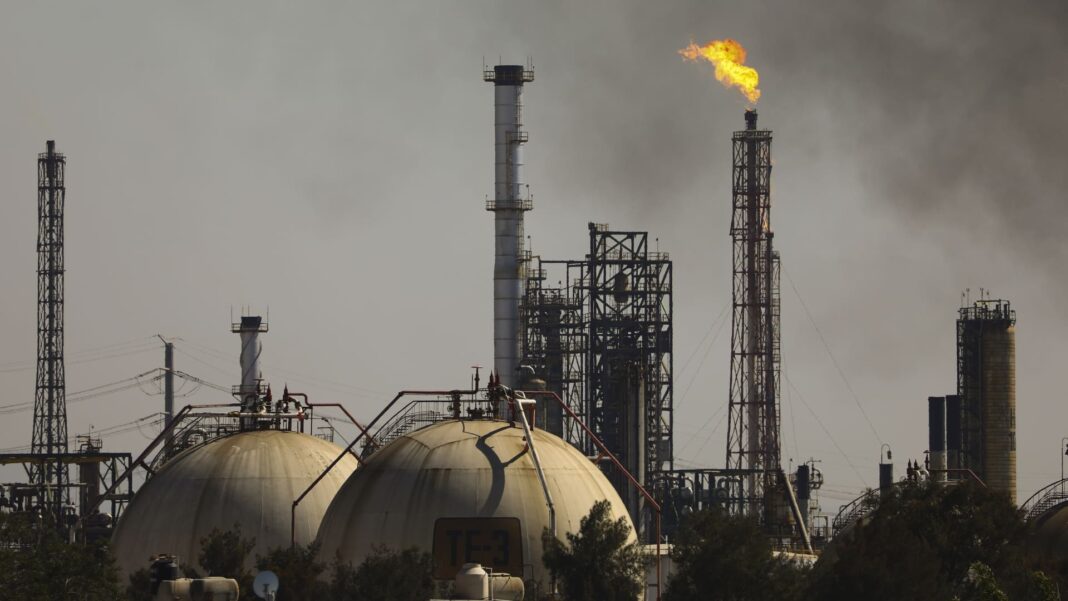 China’s Oil Demand Growth Faces Major Slowdown Amid Property and Auto Sector Struggles