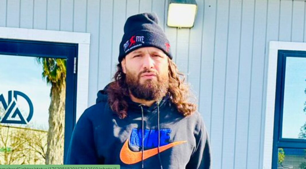 jorge-masvidal-makes-surprise-visit-to-diaz-academy-in-stockton-but-finds-it-empty.jpg Jorge Masvidal Makes Surprise Visit to Diaz Academy in Stockton, But Finds It Empty