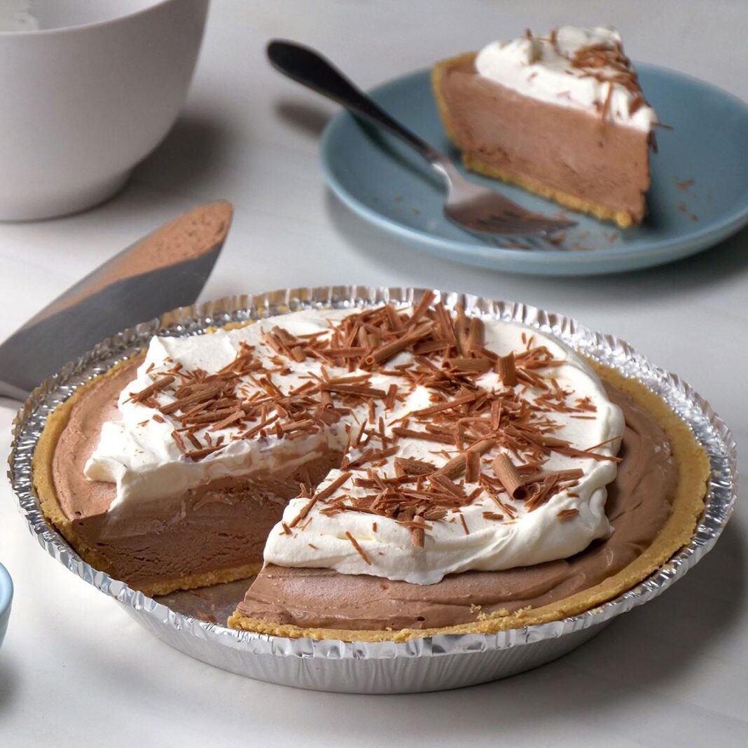 Irresistible Chocolate Pudding Pie: A Decadent Dessert Delight