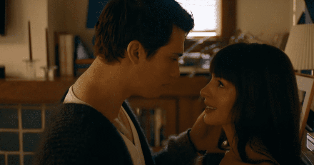 My Mom is Dating a Pop Star – And She’s Absolutely Stunning