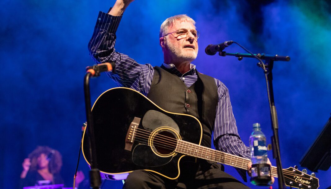 Iconic Rebel: Steve Harley, Lead Singer and Guitarist of Cockney Rebel, Passes Away at 73