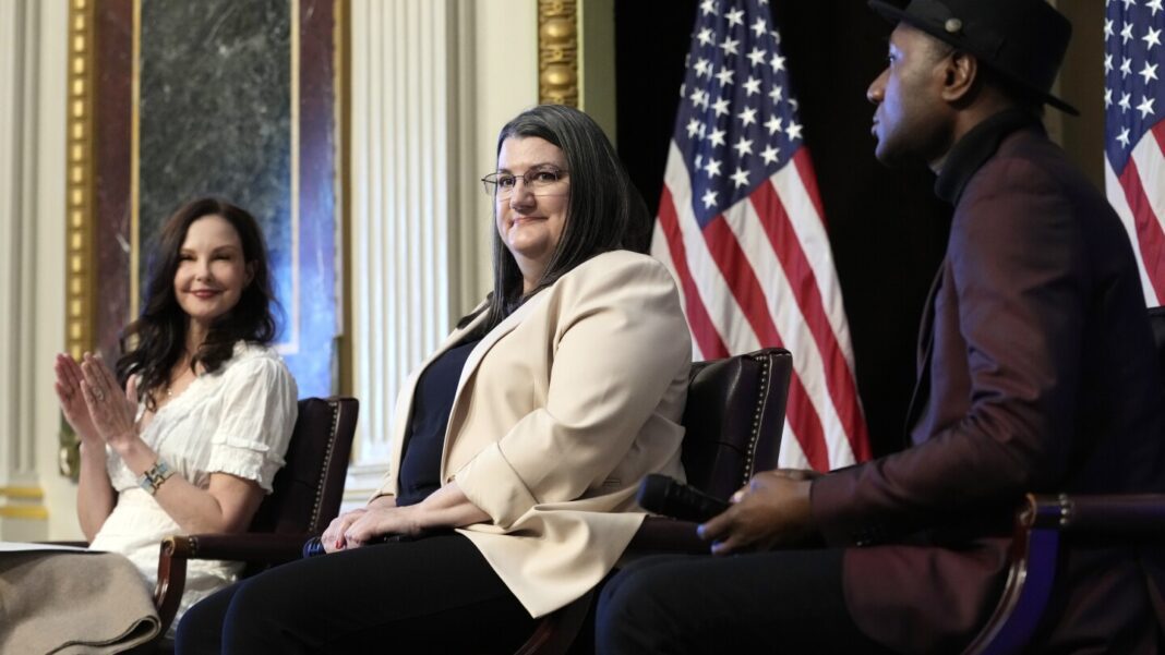 ashley-judd-and-aloe-blacc-help-the-white-house-unveil-its-national-suicide-prevention-strategy.jpg Ashley Judd and Aloe Blacc help the White House unveil its national suicide prevention strategy