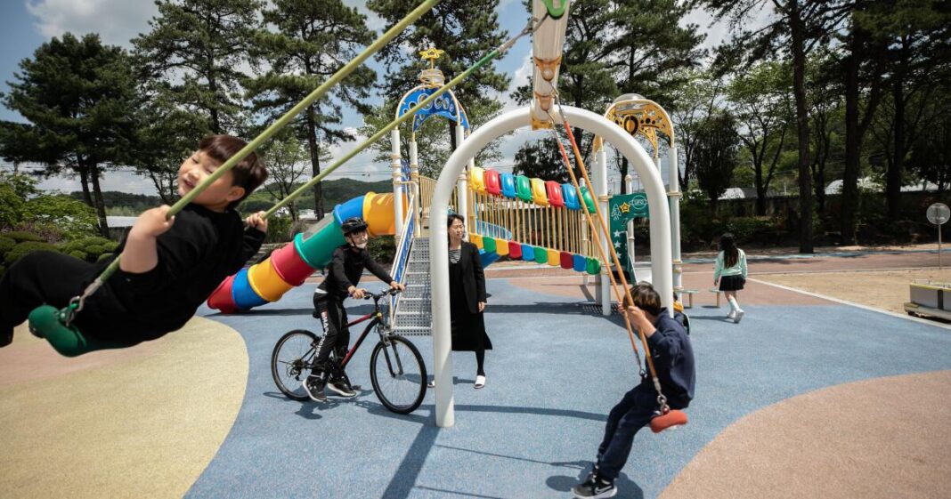 Facing a ‘national emergency,’ South Korea president urges citizens to have more babies