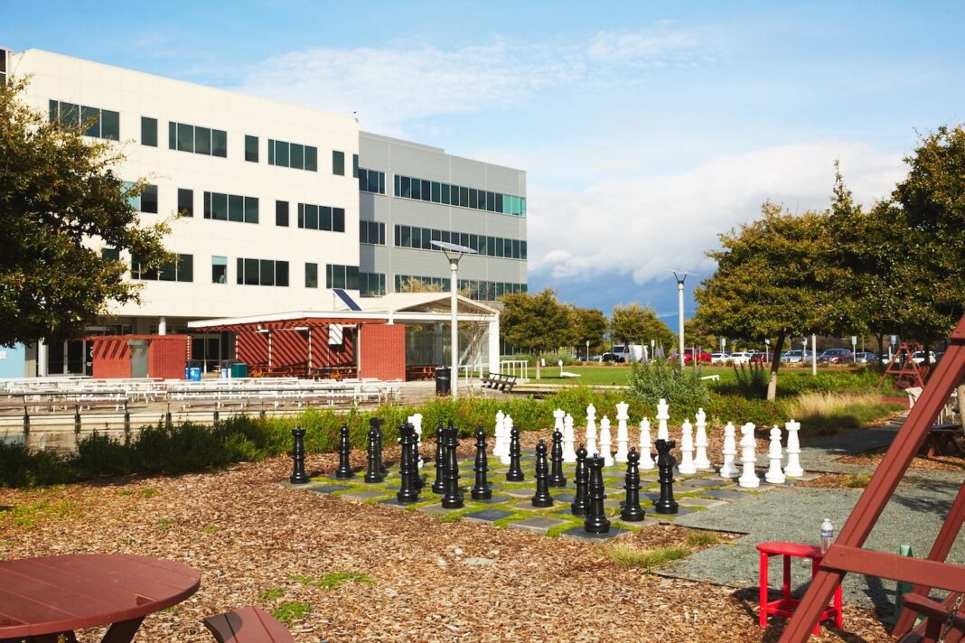 Google holds to ambitious 2030 net-zero goal despite another big emissions hike