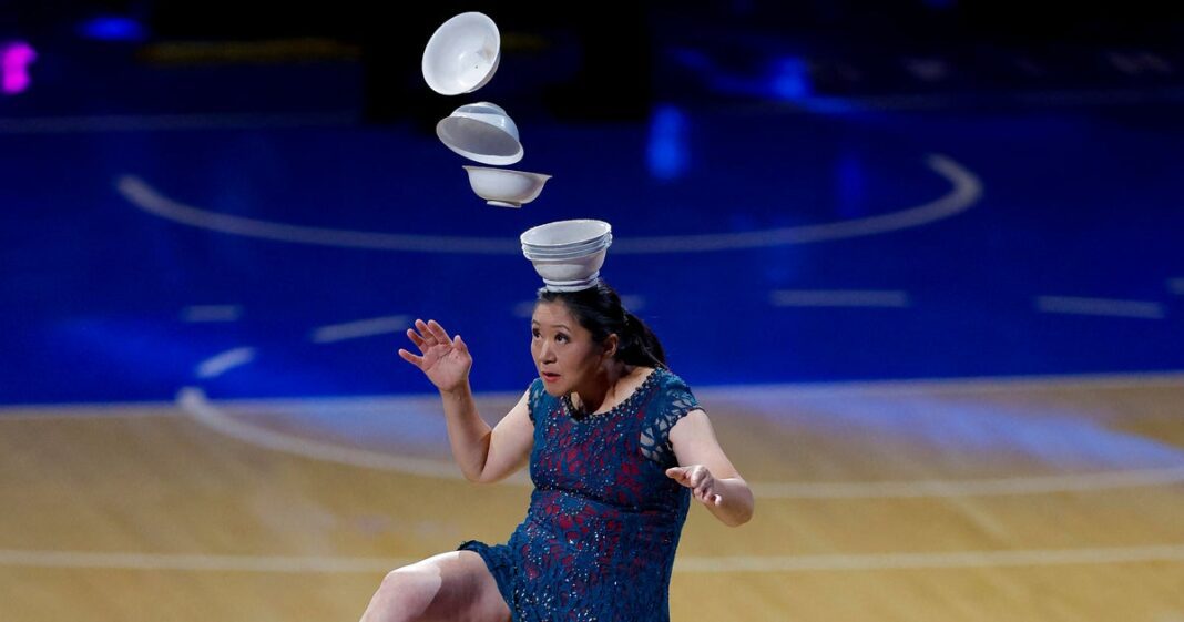 Popular unicycle performer injured in fall at Fever-Lynx game