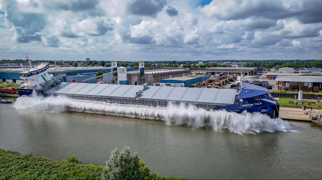 Diesel-electric Vertom Tula hits the water