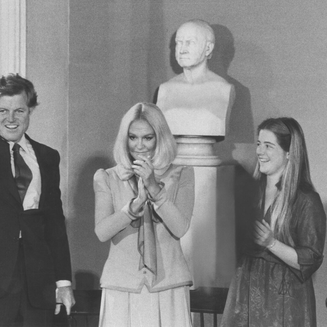 Joan Kennedy, Who Married Into a Dynasty, Dies at 89