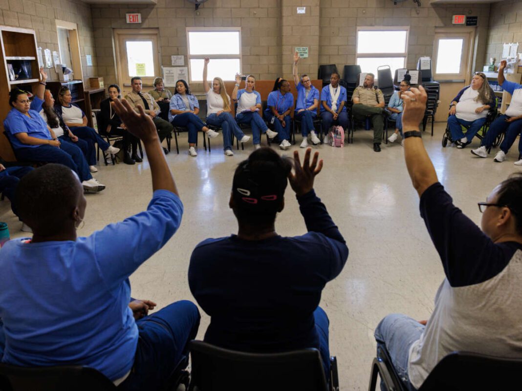 This Program Gives Direct Cash Support to Incarcerated Women