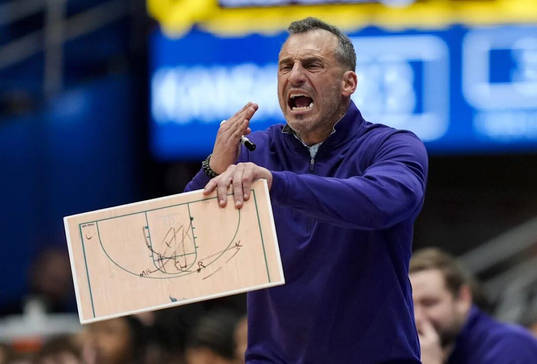 Green Bay coach Doug Gottlieb throws chair after loss to Robert Morris