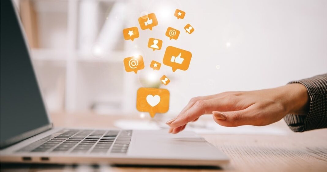Why small businesses should advertise on social media