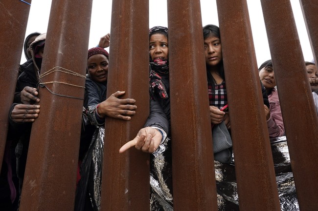 members-of-scotus-open-to-turning-away-asylum-seekers-at-southern-border.jpg Members of SCOTUS Open to Turning Away ‘Asylum Seekers’ at Southern Border